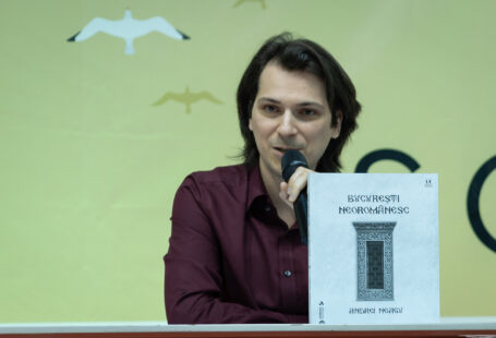 Andrei Neagu prezentând volumul "București Neoromânesc"